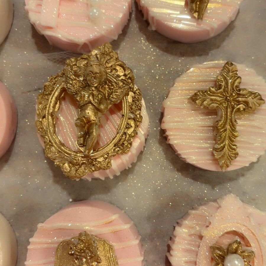 Elegant pink and gold Oreos
